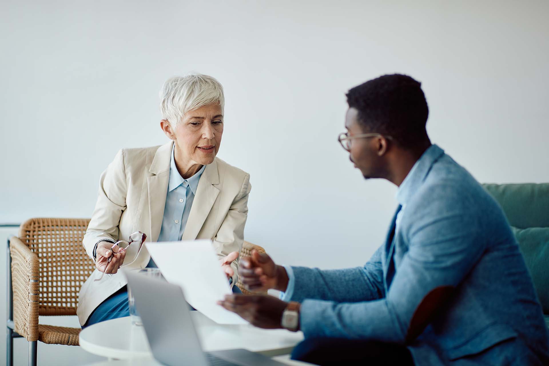 senior businesswoman and her young colleague talki 2026 01 06 10 28 55 utc Resources
